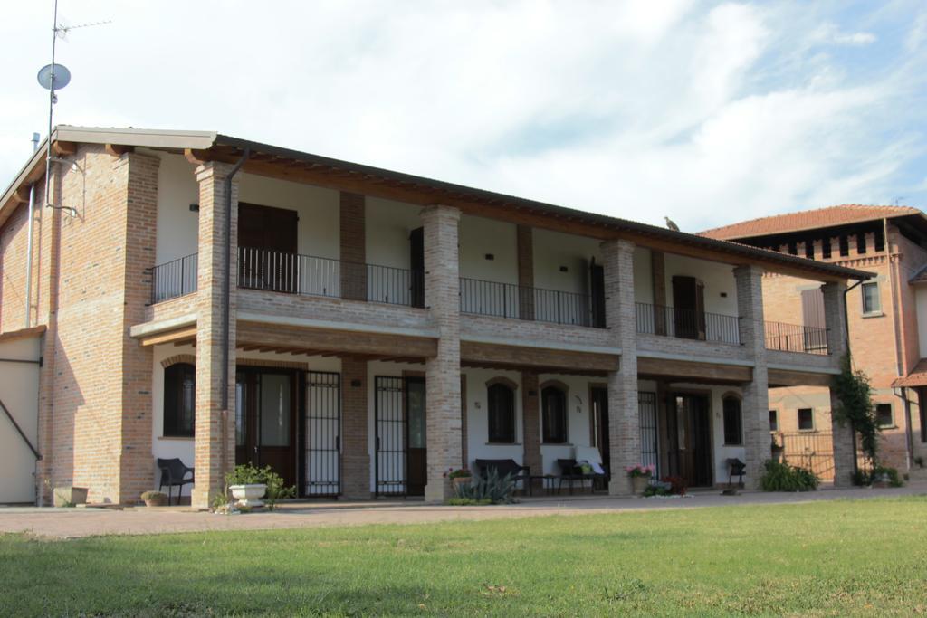 Il Ghiandolino Villa Imola Luaran gambar